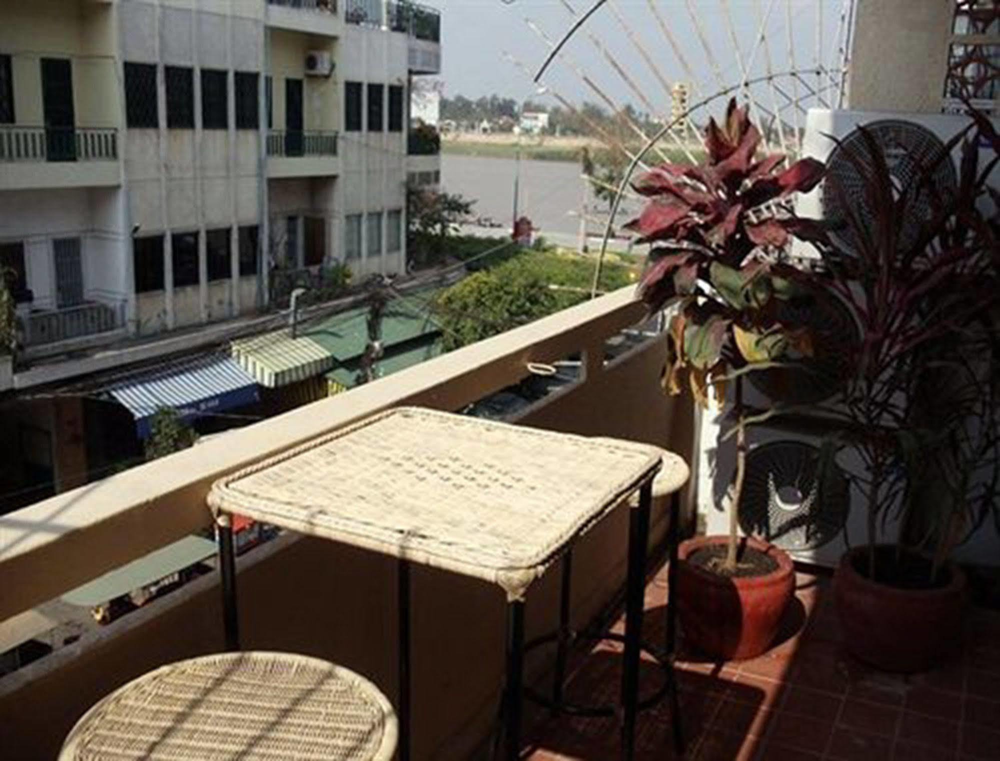 The Local - Riverside Phnom Penh Exterior photo